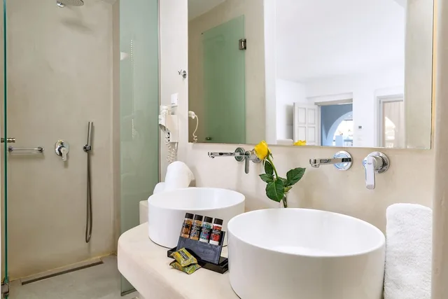 Deluxe, Double Bed, Garden View, PAOLAS TOWN 2/2