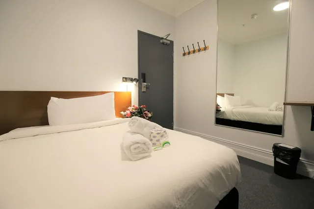 غرفة بسرير مزدوج بحمام خاص، Newtown Cozystays 3/10