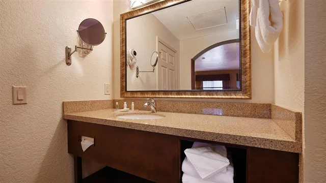 Suite, King Bed, Sofa, Accessible, Best Western San Dimas Hotel & Suites 2/3