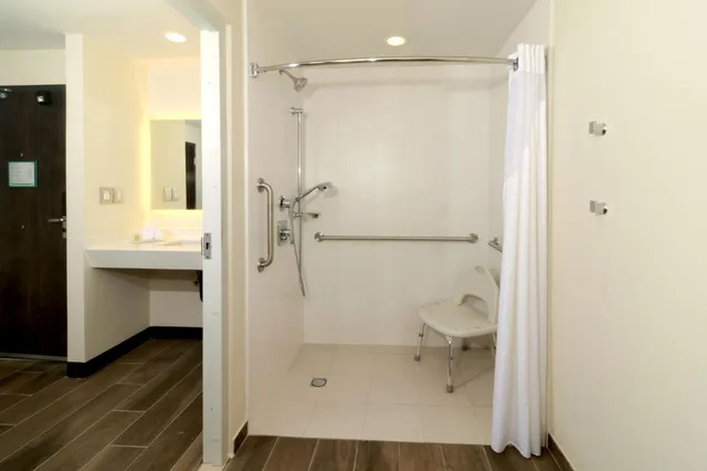 غرفة قياسية بسرير كوين، Holiday Inn Ciudad Juarez 3/3