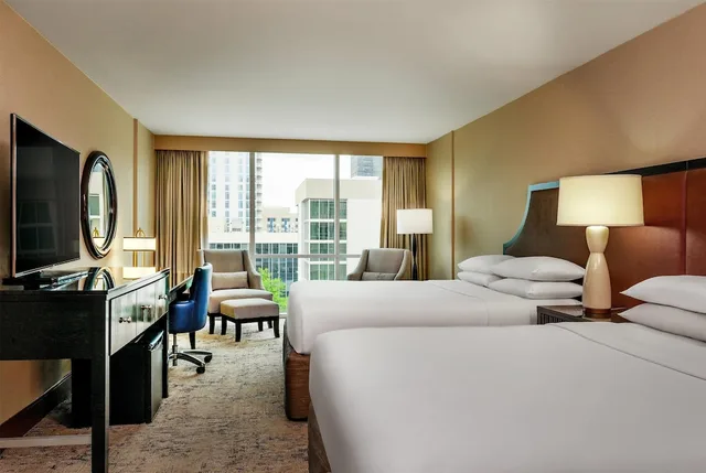 غرفة بسريرين مزدوجين لذوي الإعاقة، Courtland Grand Hotel, Trademark Collection by Wyndham 1/6