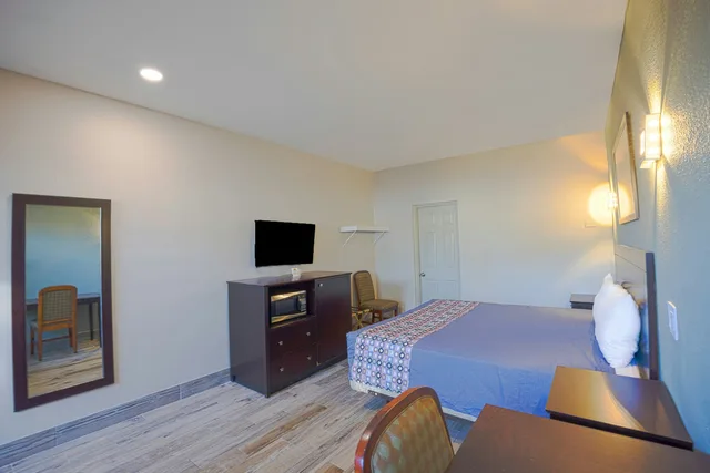 غرفة بسرير كينج لغير المدخنين، Sunrise Inn by OYO Titusville FL 9/10