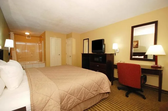 غرفة قياسية بسرير كوين، Quality Inn Mount Pleasant 2/9