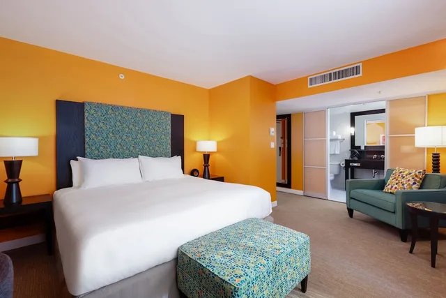 Courtyard, Deluxe, Queen Bed، Opus 2/6
