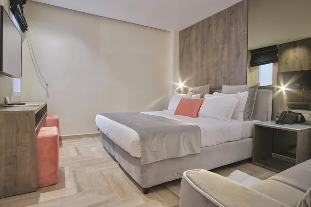 Duchess, Atrium, Queen Bed، Athens The L7 Str - Luxury Boutique Collection Hotel 2/7