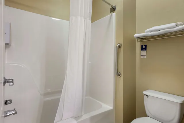 غرفة بسرير كينج يُسمح فيها بالحيوانات الأليفة، Best Western Plus Searcy Inn 3/3
