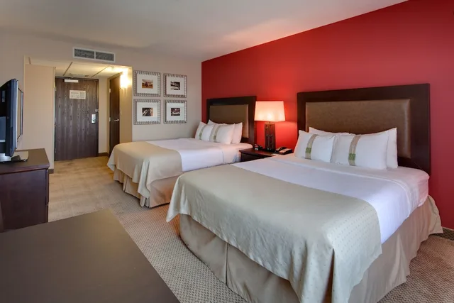 غرفة قياسية بسريرين كوين لذوي الإعاقة، Holiday Inn Hotel Amp Suites Bakersfield North 1/4