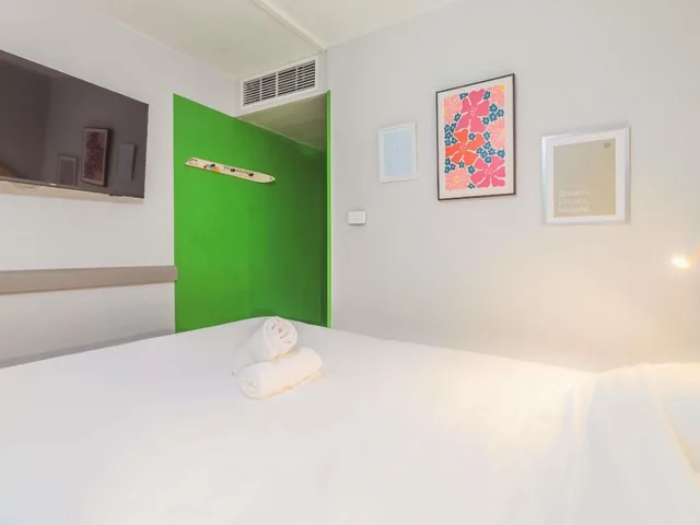 Pop, Double Bed, Garden Side، Greet Hotel Annecy Cran Gevrier 3/9