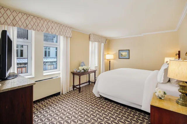 جناح بسرير كينج مع أريكة، Fairmont Le Manoir Richelieu 1/2