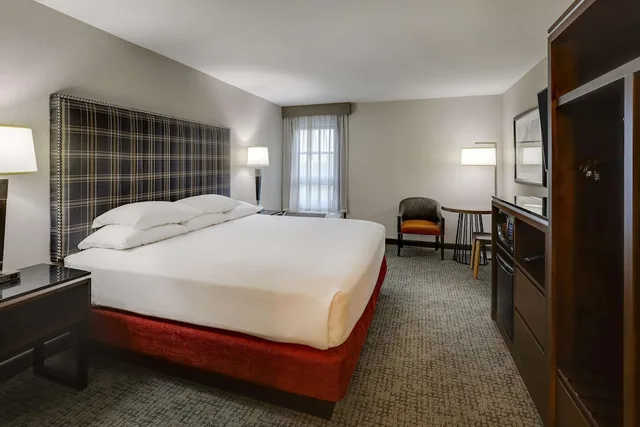 غرفة بسرير كينج، Drury Inn and Suites St. Joseph 3/4