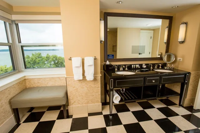 لوفت بسرير كينج، The Edgewater 3/4