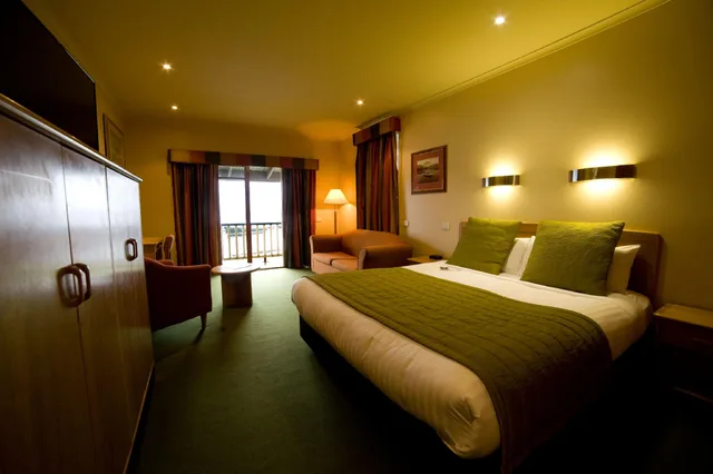 Room, Water Front, Terrace، Strahan Village 1/1