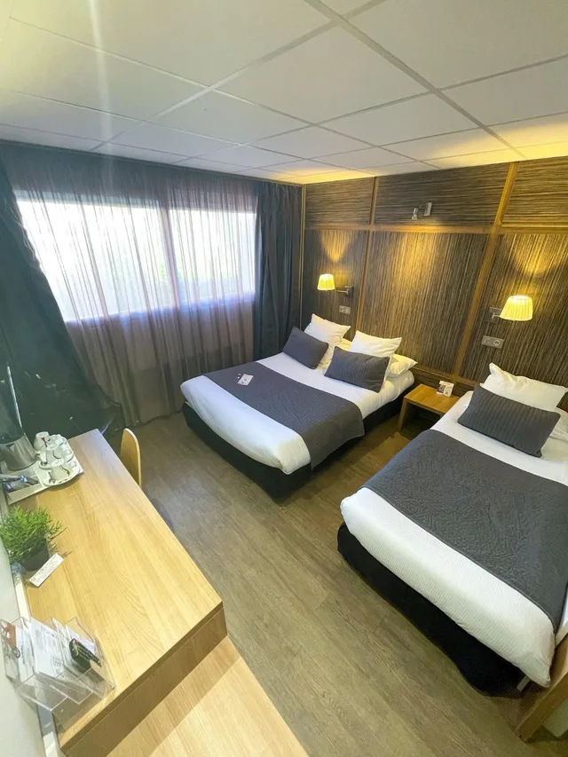 Court, Standard, Triple, with View، Hotel the Originals Montpellier Sud Neptune Ex Neptune 4/10