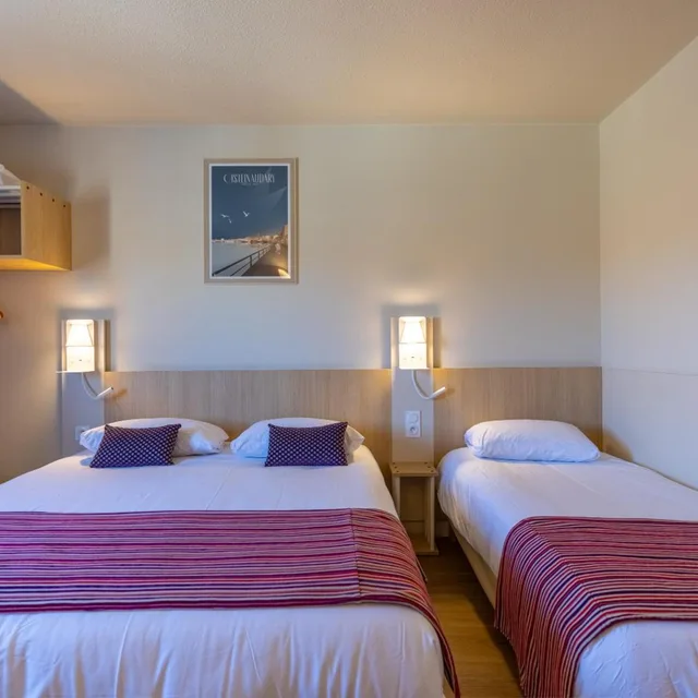 غرفة ثلاثية، INTERHOTEL ESPACE CITE 2/10