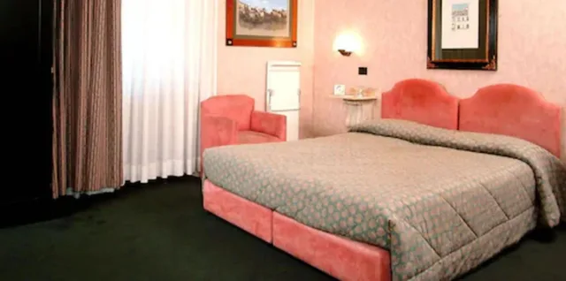 Double Single Use، Hotel Valle 2/4