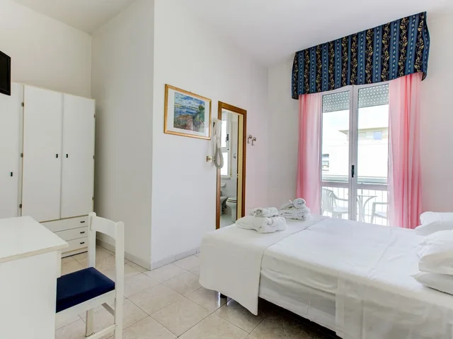 غرفة قياسية بسرير مزدوج، Vela D Oro Hotel 1/1