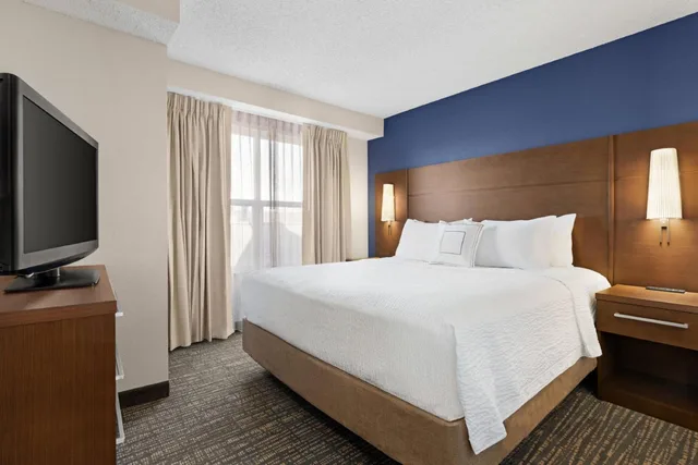 1 Bedroom, Space, Suite, Queen Bed, Sofa, Living Area, Kitchen، Residence Inn Norfolk Airport 2/5