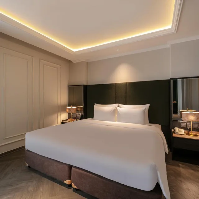 جناح بريميير بسرير مزدوج أو سريرين منفصلين بإطلالة على المدينة بشرفة، Champton Hanoi Hotel 4/5