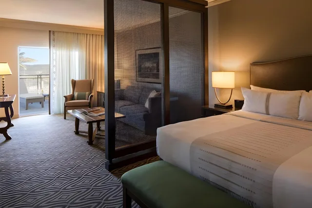 Junior Suite, Pool View, Signia by Hilton La Cantera Resort & Spa 2/2