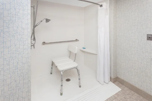 غرفة بسريرين كوين لذوي الإعاقة، Holiday Inn Express Hotel And Suites Providence Woonsocket 3/3