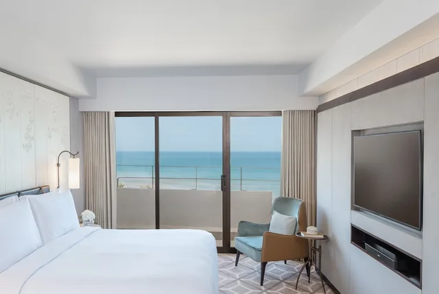 جناح بسرير كينج بإطلالة على البحر بشرفة، InterContinental Muscat 2/10