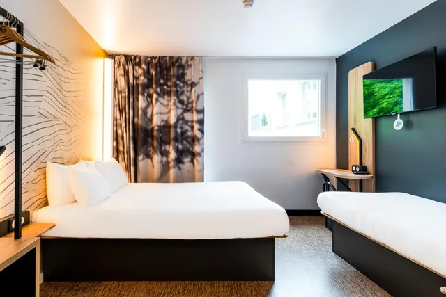 Triple room, B&B Hotel Le Port Marly Saint Germain en Laye 3/7