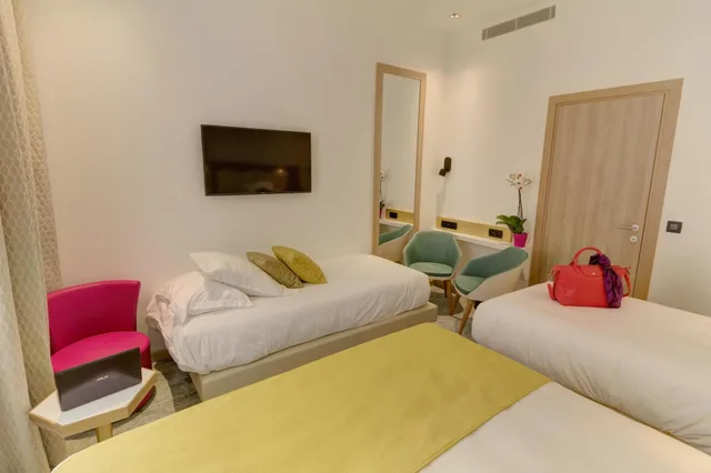 Family, Multiple Beds، Best Western Plus Hotel Comedie Saint-Roch 2/9