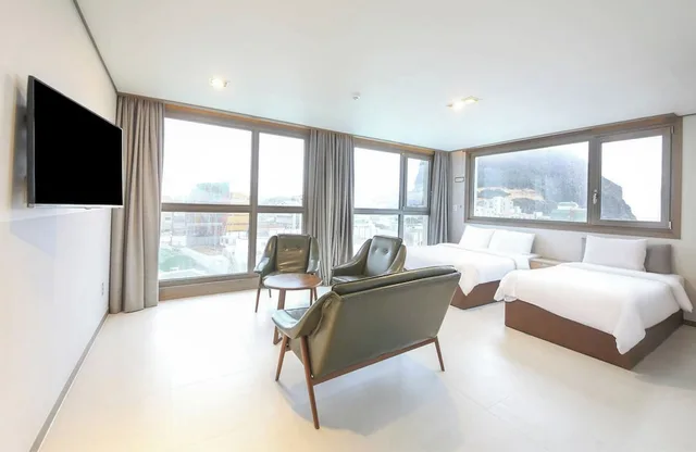 غرفة سوبيريور صغيرة ركنية بسرير كوين وسرير فردي، Sunrise Hotel Sungsan 2/8