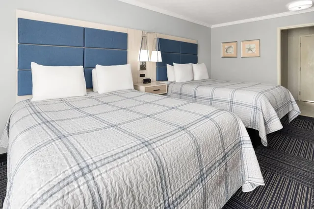Deluxe, 2 Queen Beds, Stair Access Only, Balcony، All Seasons Resort, Trademark Collection by Wyndham 1/5