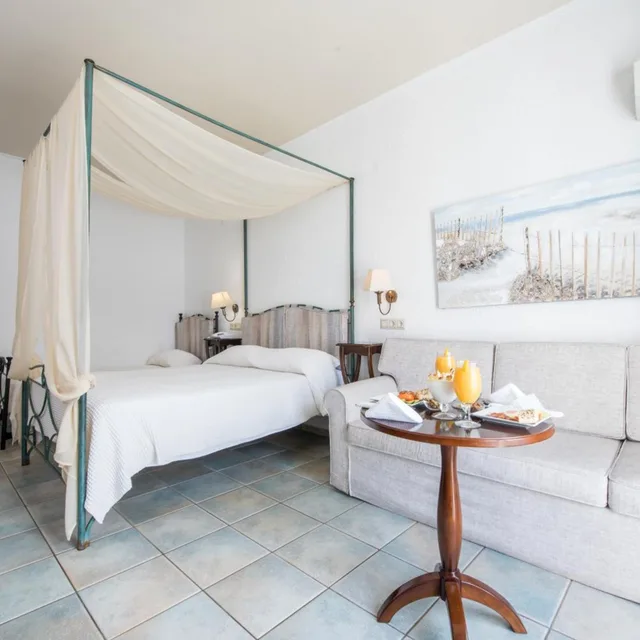 غرفة سوبيريور ثلاثية بإطلالة على البحر، Aegialis Hotel And Spa 1/3