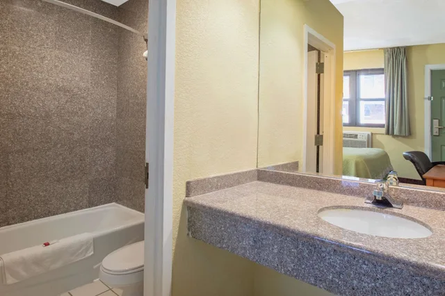 غرفة بسريرين مزدوجين، Days Inn by Wyndham Elmsford / White Plains 5/5