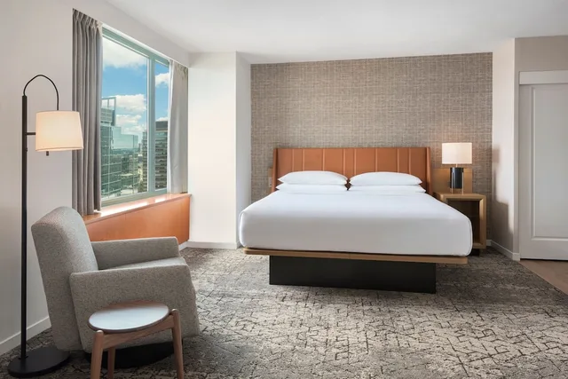 جناح جونيور بسرير كينج بإطلالة على النهر مع أريكة، SHERATON BOSTON HOTEL 6/10