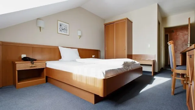غرفة قياسية بسرير كوين، Hotel Blutenburg 6/10