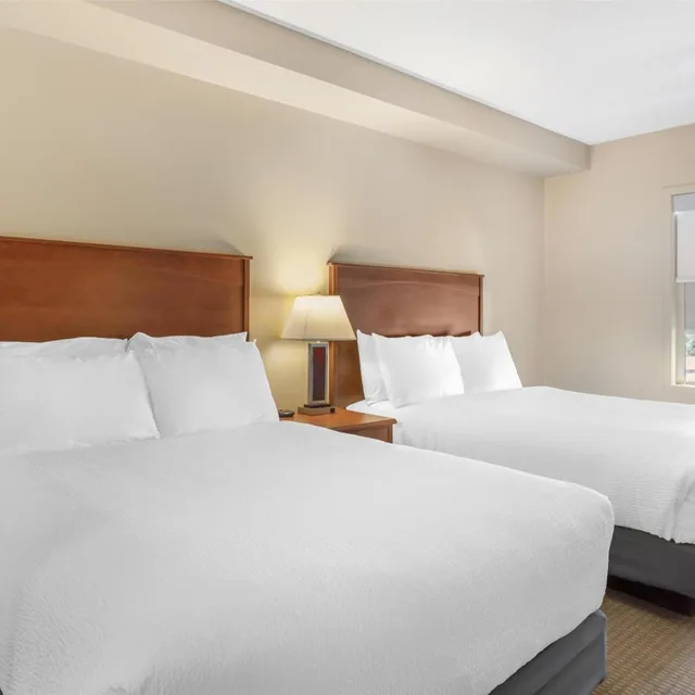 غرفة بسرير كوين، Best Western Plus Service Inn and Suites 1/8