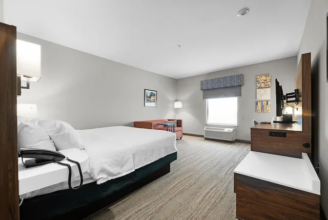 Study, King Bed, Sofa، Hampton Inn & Suites New Braunfels 5/10