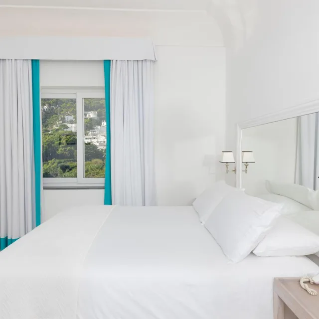 غرفة بسرير مزدوج بإطلالة على البحر، Hotel Mamela 7/10