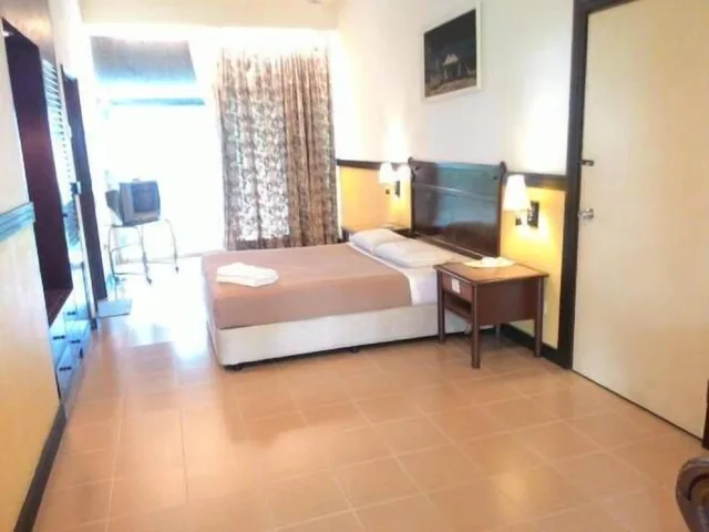 غرفة ثلاثية، Motel Desa 1/1