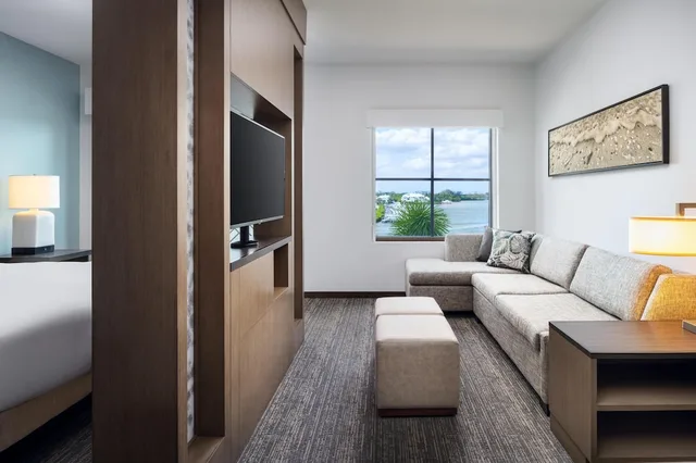 جناح استوديو بسرير كينج مع أريكة، HYATT HOUSE NAPLES/5TH AVENUE 5/9