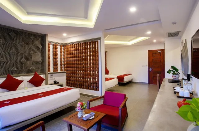 غرفة ديلوكس ثلاثية بسرير كينج وسريرين كوين بغرفة نوم واحدة، Khmer Mansion Residence 2/3