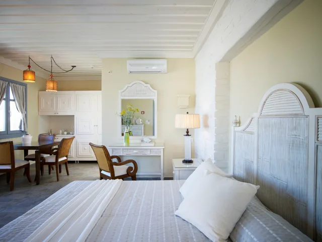 جناح جونيور، Porto Kea Suites 2/7