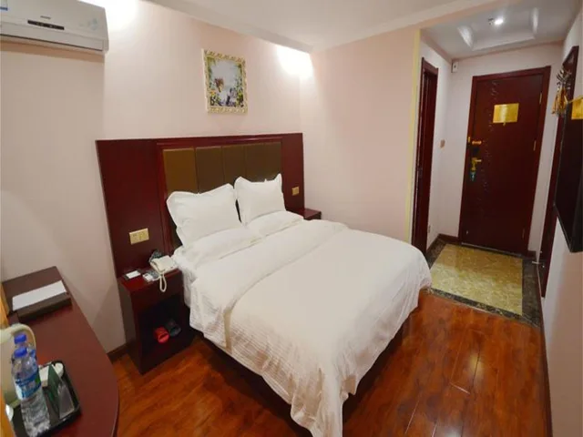 غرفة بسرير كينج وسرير كوين، GreenTree Inn Shanxi Taiyuan Gujiao East Dachuan Road Express Hotel 1/1