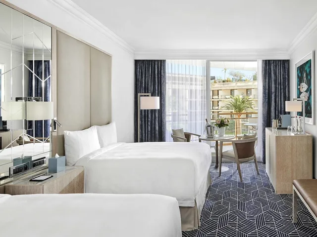 غرفة بسريرين مزدوجين بإطلالة على الحديقة بشرفة يُسمح فيها بالحيوانات الأليفة، Fairmont Monte Carlo 1/4