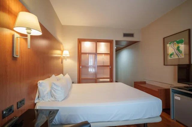 غرفة بسرير مزدوج، Pointe Plaza Hotel 1/3