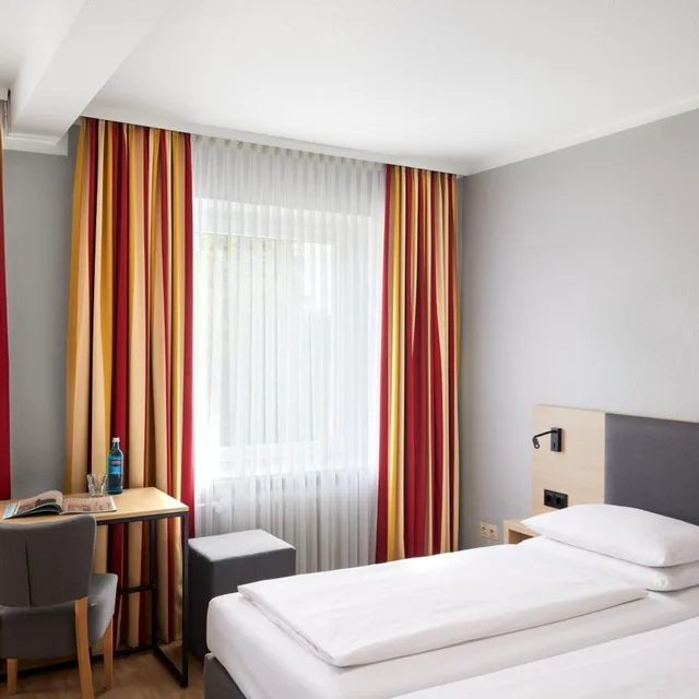 غرفة ثلاثية مع أريكة، Central Hotel 2/10