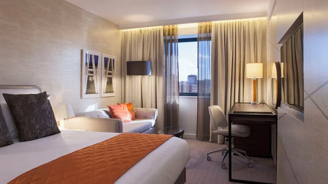 غرفة بريميوم بسرير كوين مع أريكة، Crowne Plaza London - Kings Cross 5/9
