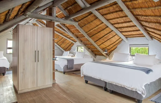 كوخ عائلي بسرير كينج وثلاثة أسرّة بإطلالة على الحديقة بغرفة نوم واحدة، Atnature Luxury Self Catering Cottages 1/3