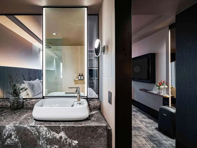 Deluxe, Executive, King Bed, Club Lounge Access, High Floor, Pullman East Melbourne 10/10