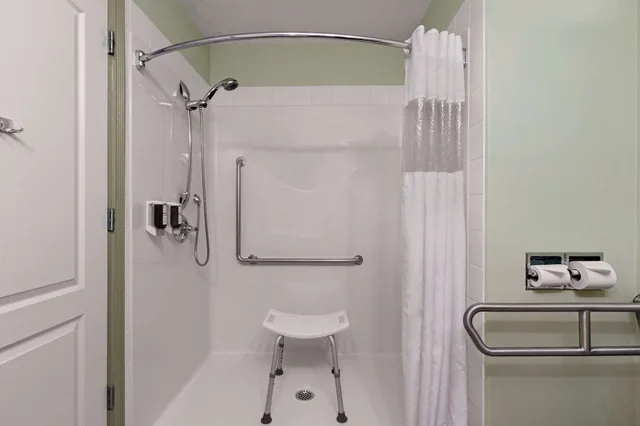 Room, Queen Bed, Accessible, Quality Inn & Suites Whitecourt 8/8
