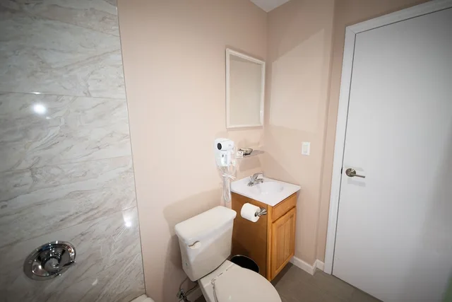 غرفة أساسية بسرير كوين، Flushing Garden Hotel 9/9