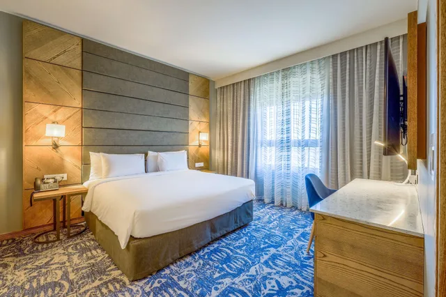 Diplomat, Suite, King Bed، Radisson Hotel & Convention Centre Johannesburg, O.R. Tambo 2/5